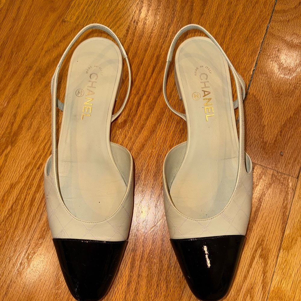 CHANEL Women's Cream and Black sling back
